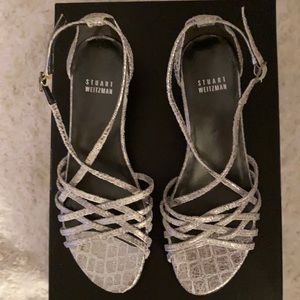Stuart Weitzman NEW sandals Size 7 Silver Metallic Alligator print